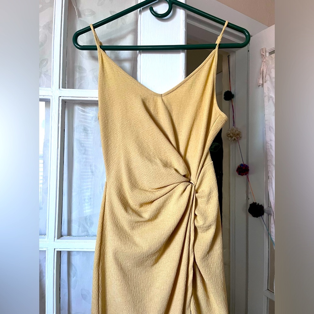 H&M Size 8 Yellow Twist Front Dress